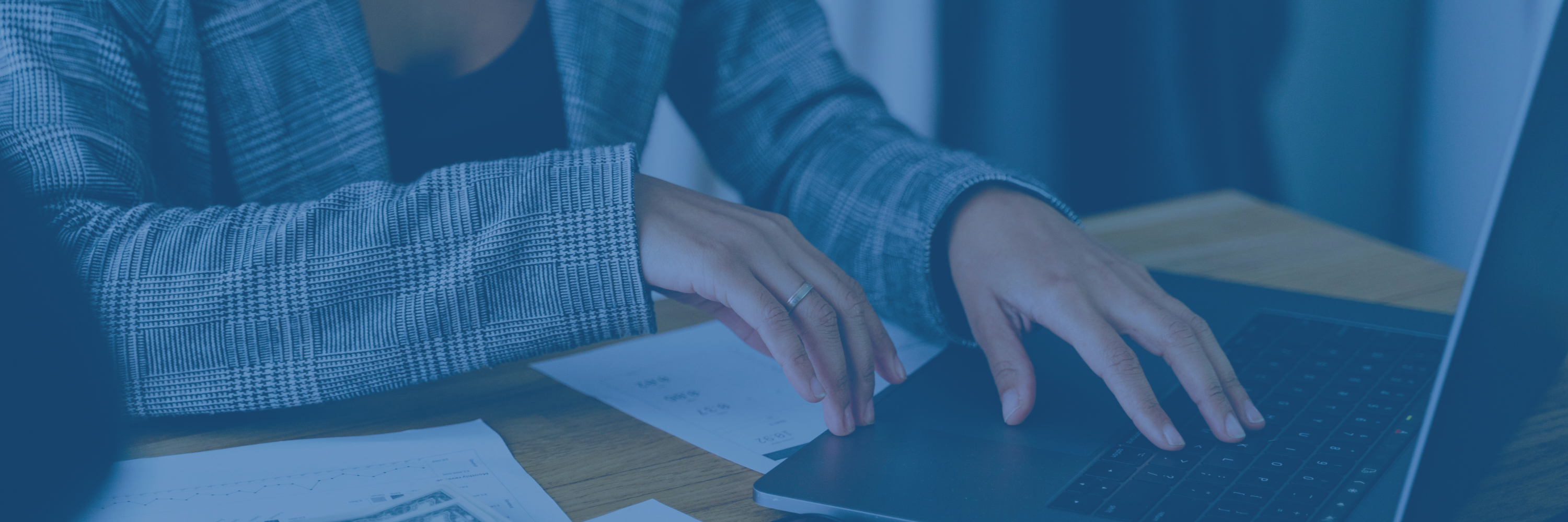 Księgowa przy pracy z programem SKP® Formsoft